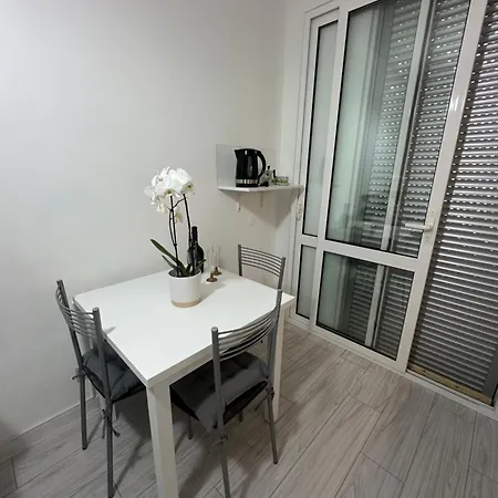 Luna Rosa * بيزا